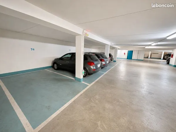 VINCENNES : Très belle place de PARKING sécurisée à louer