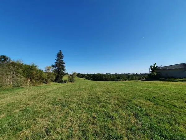 CAMBES TERRAIN DE 946 M²