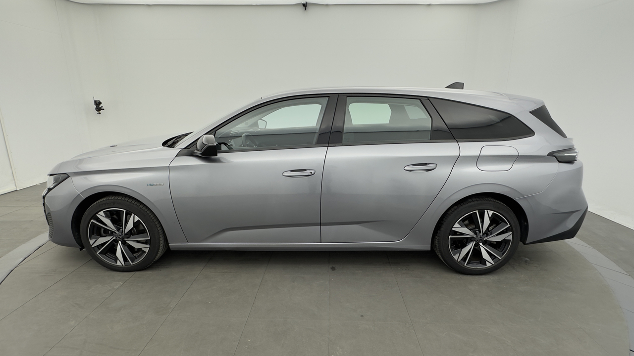 Peugeot 308 SW PHEV 180 e-EAT8 — photo 2