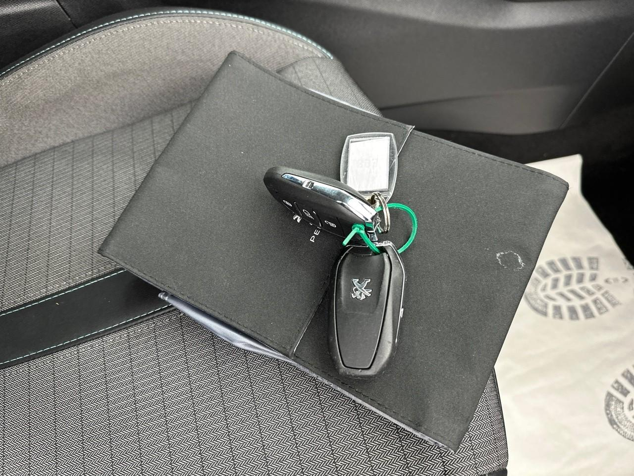 Peugeot 2008 bluehdi 130 s&s eat8 allure pack — photo 32
