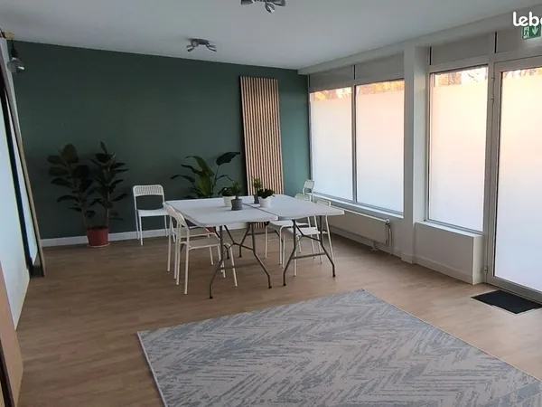 Location salle partagée de 30 m² pour cours & ateliers - tarif de 12 à 27 par heure - Paris 20e (750