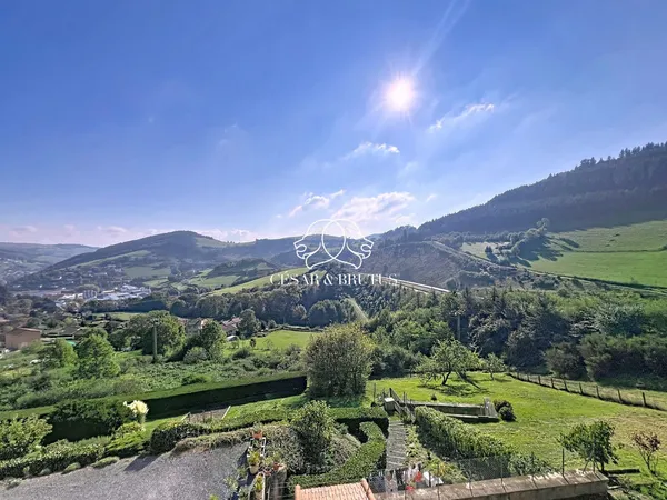 Maison en pierre ancienne avec vue imprenable à TARARE