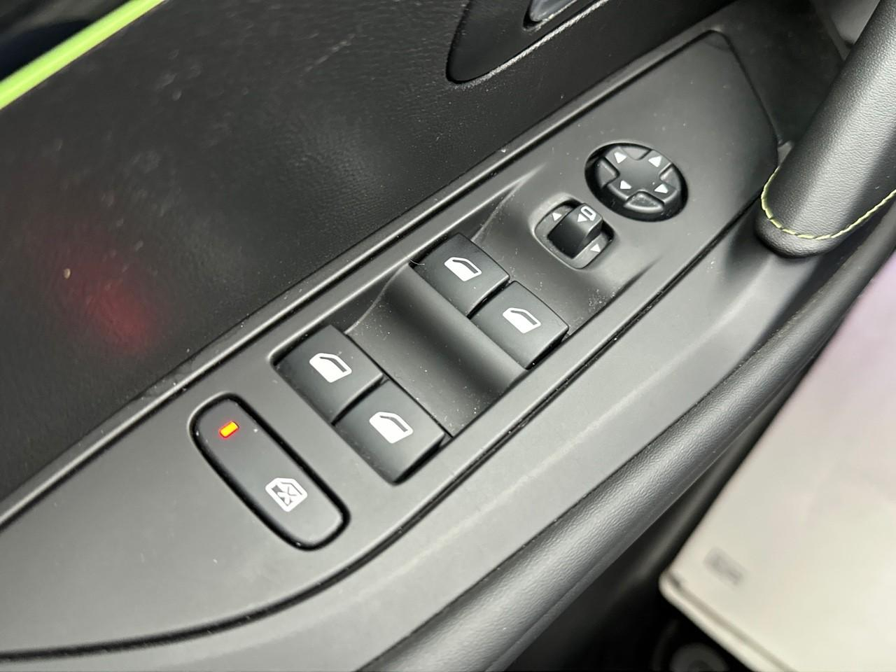 Peugeot 208 puretech 100 s&s bvm6 gt pack — photo 15
