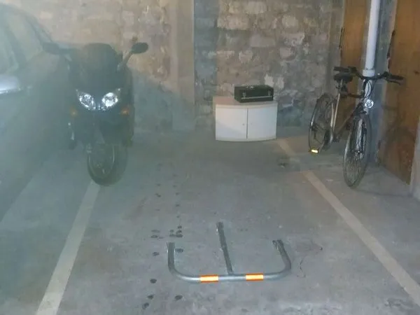 Location parking moto