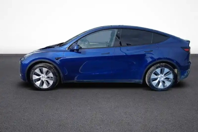 Tesla Model Y standard rwd — photo 47