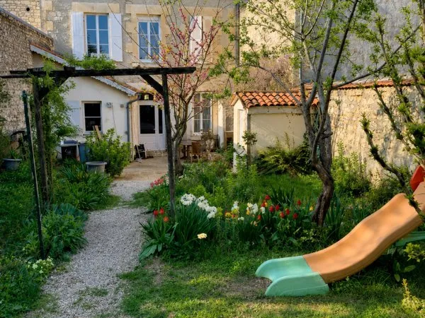 Vends maison avec jardin