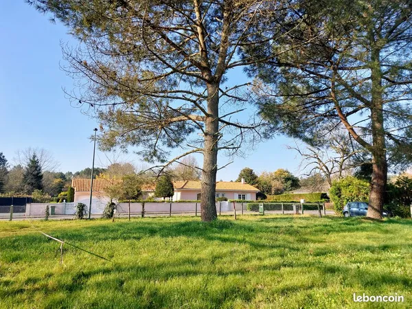 Terrain constructible 810 m² - Cadre exceptionnel à Saint-Aubin-de-Médoc