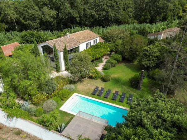 Mas ancien restauré avec piscine chauffée