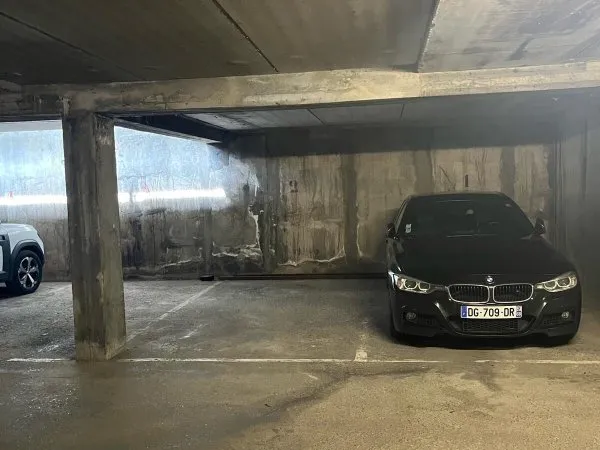 PARKING SOUS SOL EAUX CLAIRES