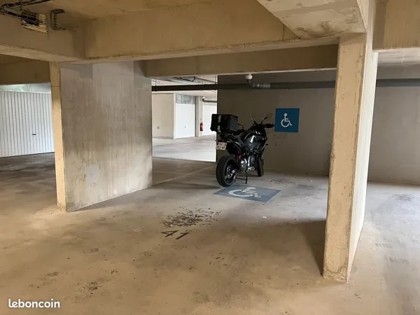 Place de parking exceptionnel (20 m2), Piscine Olympique