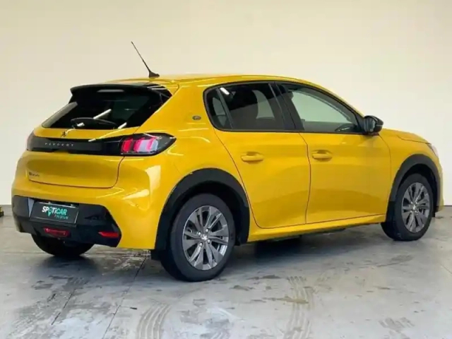 Peugeot 208 e- 136ch allure pack — photo 3
