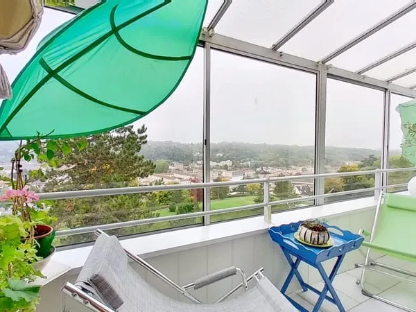 Bel appartement traversant avec loggia, parking et cellier