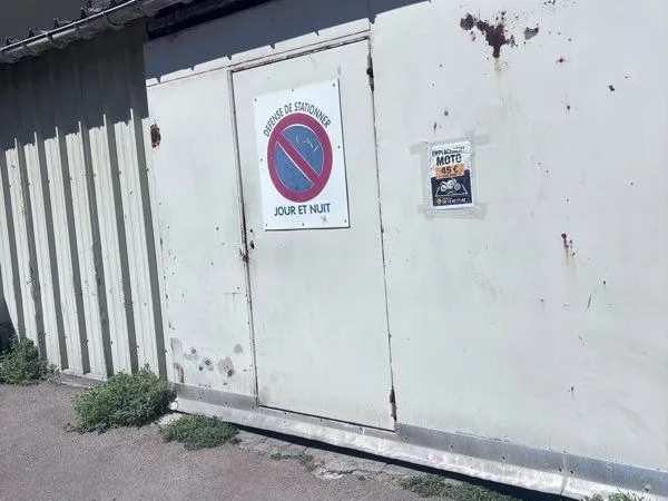 Emplacement moto à louer