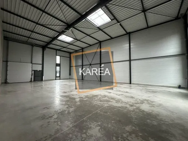 Entrepôt 258 m²