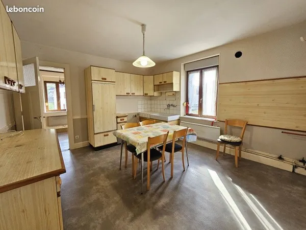 Appartement type F4 belle surface à rénover