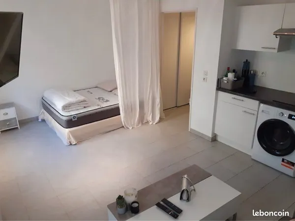 Location meublée bail d'un an renouvelable -- Antibes Résidence Parc Antibea-- Libre au 4 octobre 20