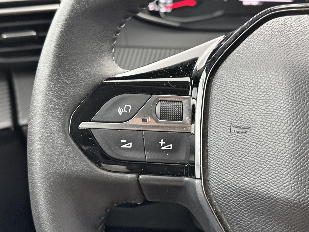 Peugeot 208 puretech 100 s&s bvm6 allure — photo 20