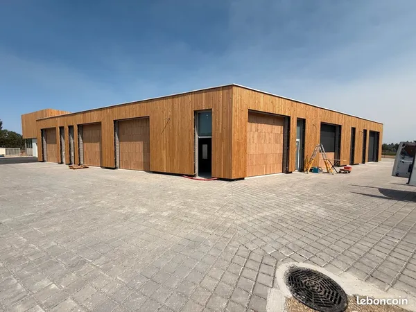 Local d'activité, industriel, artisanal ou de stockage de 110 M2