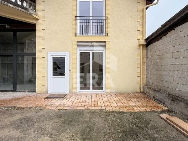 À LOUER AU CENTRE VILLE DE LONS LE SAUNIER? MAISON ENTIÈREMENT RÉNOVÉE