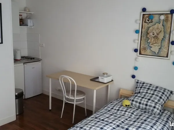 Studio meublé avec wifi et terrasse en face de la fac de médecine