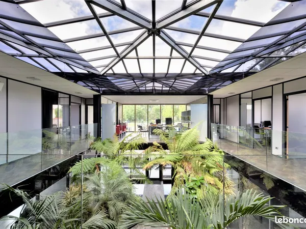Gradignan - Bureaux de 18 à 87 m² autour d'un patio sous verrière