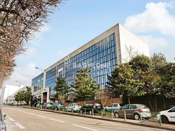 Local bureaux 7 855 m²