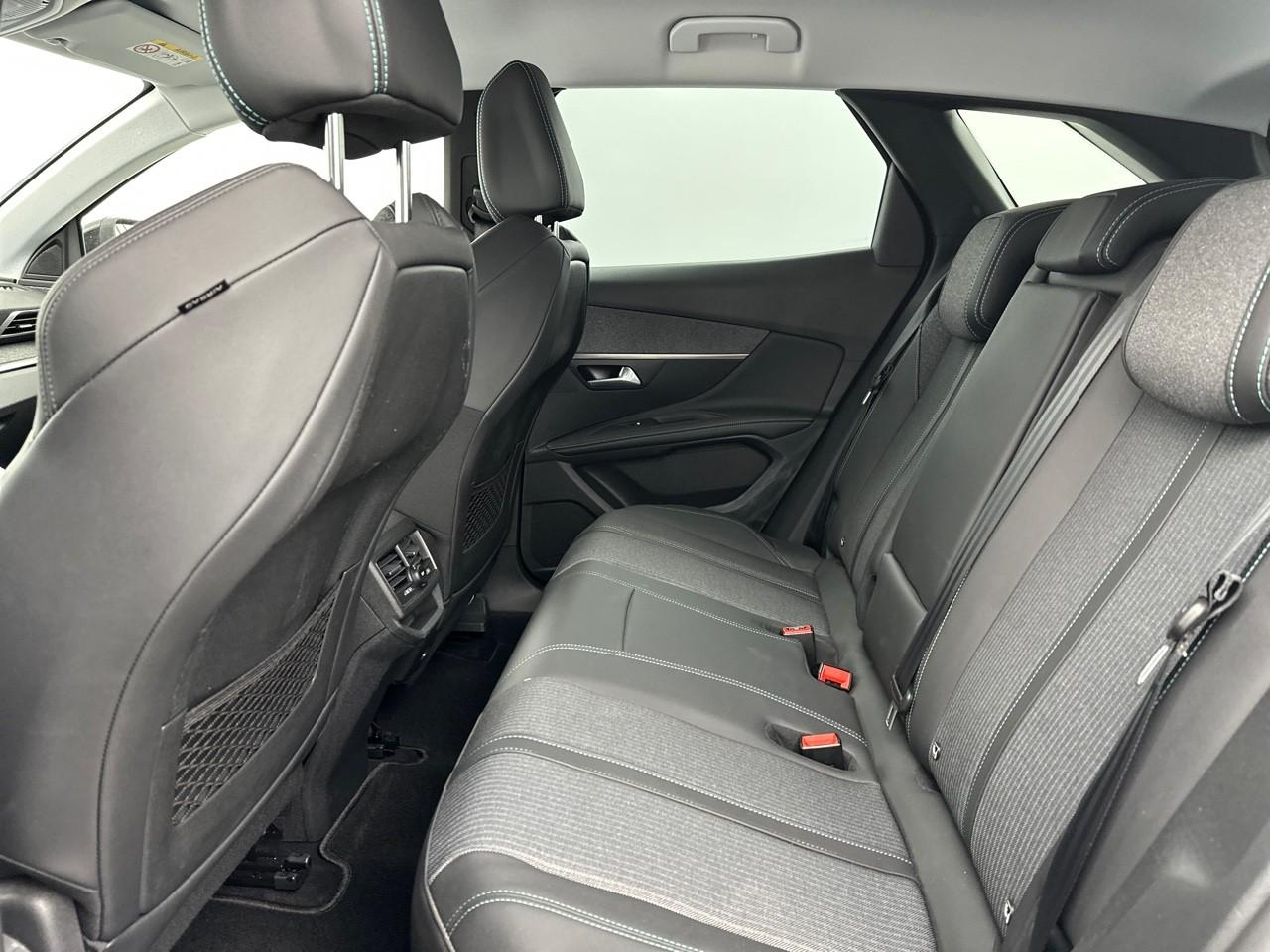 Peugeot 3008 hybrid 225 e-eat8 allure pack — photo 12