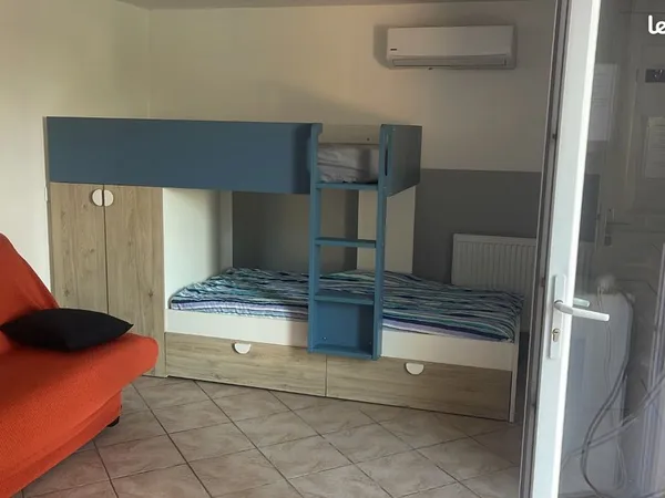 Studio meublé indépendant dans propriété