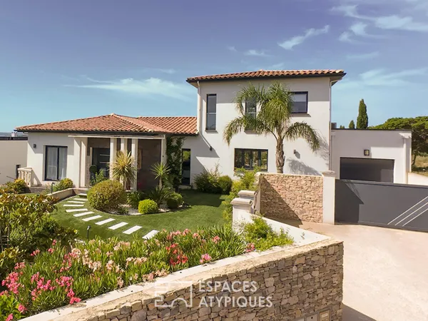 Villa d'architecte raffinée avec vue dominante sur la garrigue