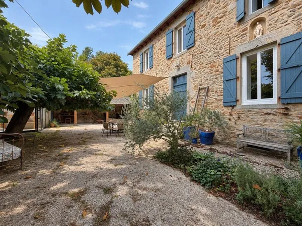 Propriété de caractère de 400 m² avec chambres d'hôtes et