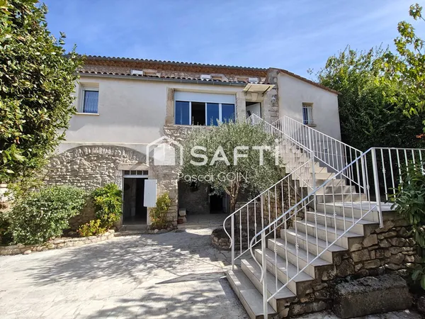 Maison de village avec dépendance et jardin BARJAC