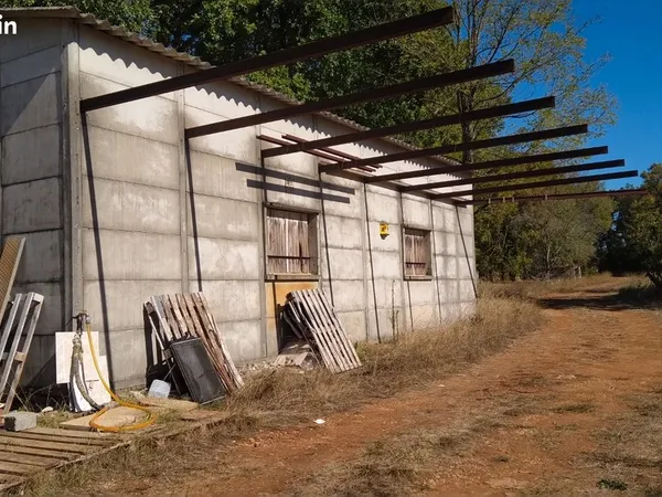 Terrain à vendre 1 hectare constructible avec électricité et l'eau pouvez déposer Les mobil-homes le