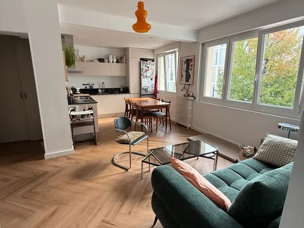 Appartement 60,5 m² entièrement rénové, lumineux, balcon - Place des Basques, Bayonne