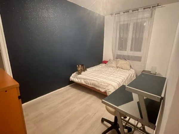 Chambre meublée de 10 m² dans T4 de 65 m² - - 630 CC