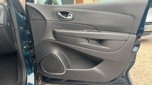 Renault Captur 1.2 TCe 120 Energy - Intens – 2018 – 48768 km – Essence – Boîte Manuelle — photo 20