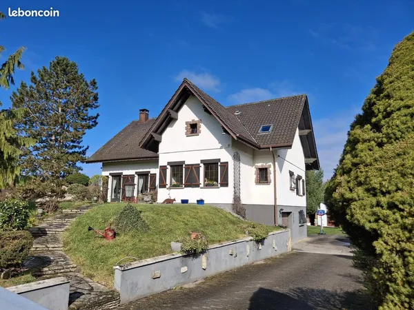 Maison entièrement rénovée en 2022 - 5 chambres - au calme - terrain 2585 m²