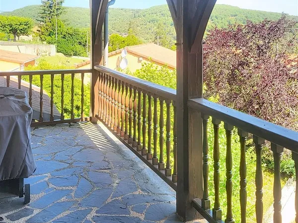 Maison avec vue panoramique sur les Gorges de l'Aveyron - Terrain de 2 391 m² avec caselle en pierre
