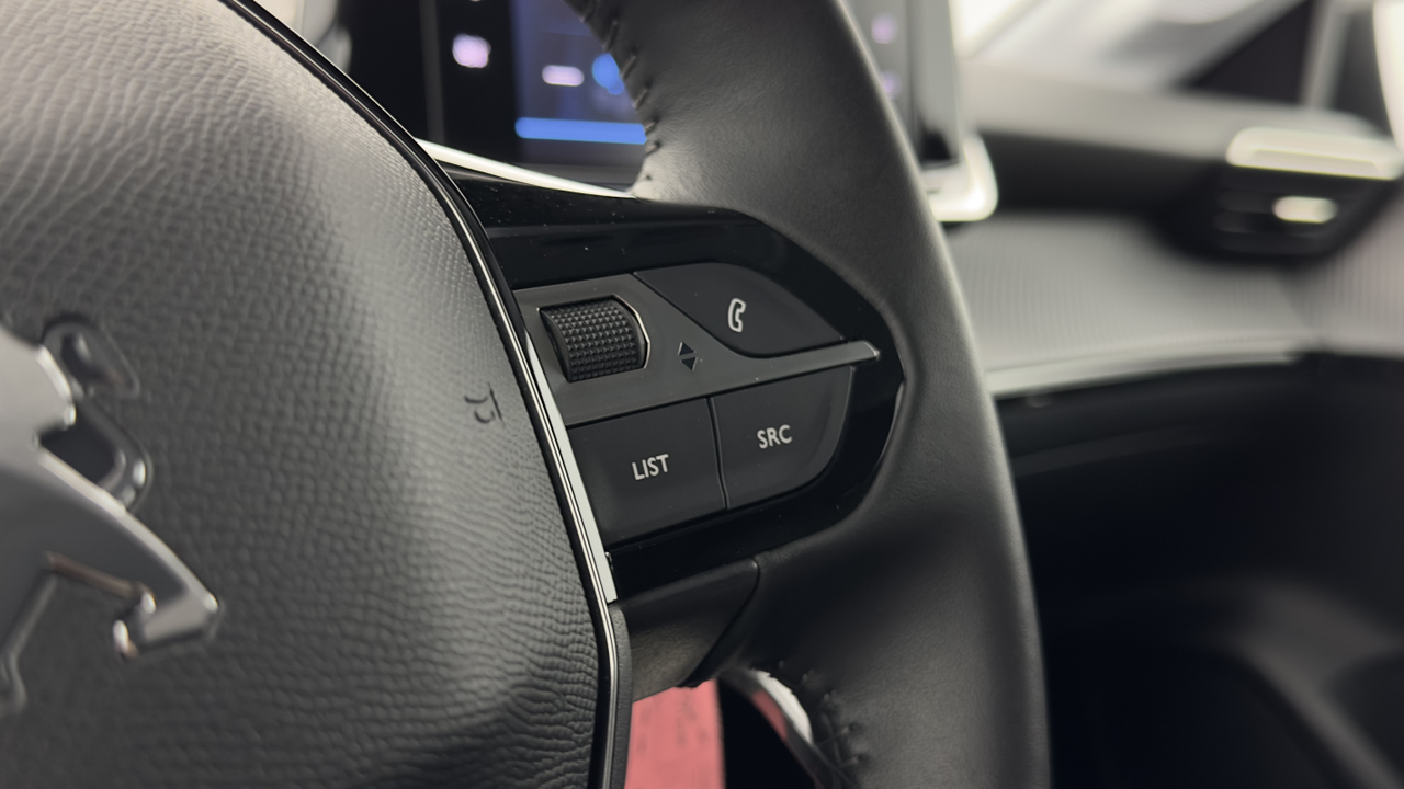 Peugeot 208 PureTech 100 S&amp;S EAT8 — photo 18
