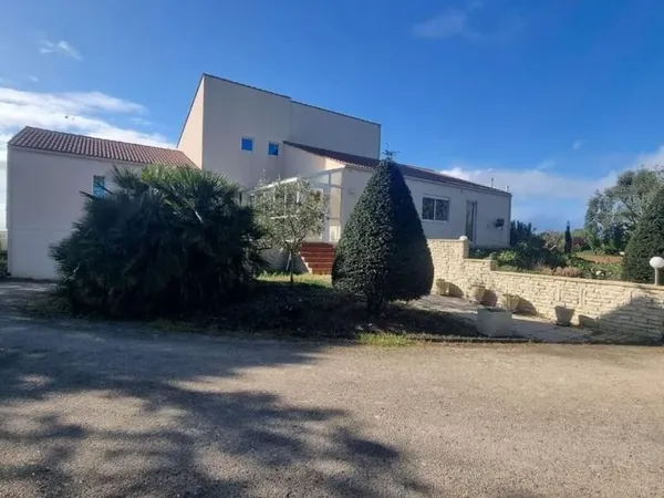 Villa 10 pièces 307 m²