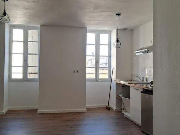 Studio Jonzac 1er étage -29m² centre ville