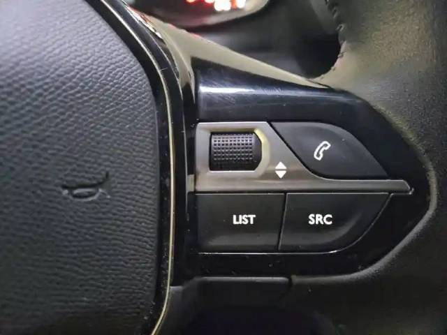 Peugeot 208 puretech 100 s&amp;s bvm6 — photo 93