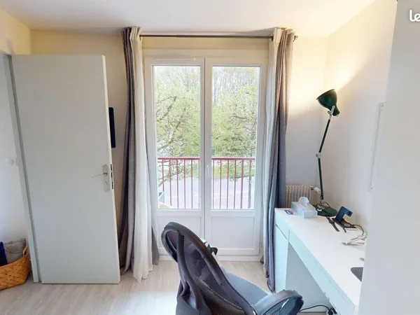 Chambre 5 pièces 74 m²