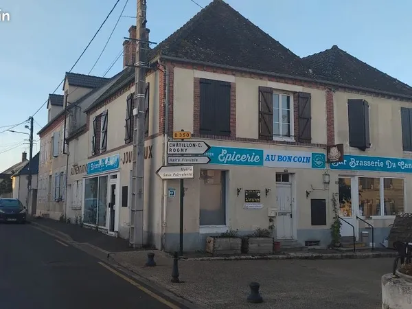 Appartement a l'étage Commerce au rez de chaussée