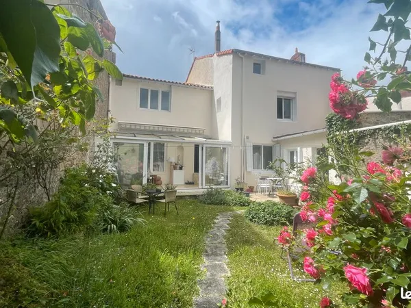 Maison 7 pièces 180m2 en pierres