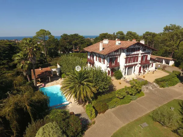 Maison 10 pièces 600 m²
