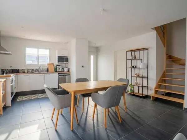 Maison Location Montreuil-Juigné 116m² 1580€
