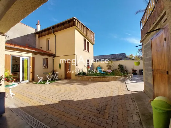 Ensemble de maisons atypique avec extérieur sans vis à vis