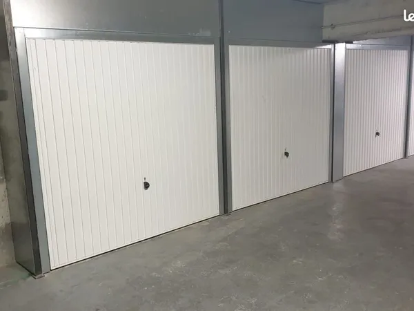 Loue garage grasse