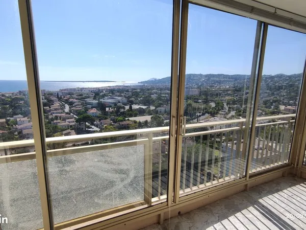 Appartement 3/4 pièces panoramique avec terrasse