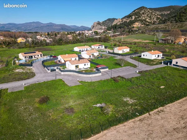 Terrain viabilisé à bâtir 843 m² — Domaine de Haute Provence